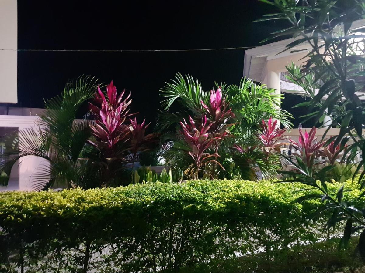 Cool Breeze Discovery Bay Esterno foto